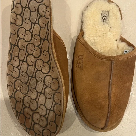 UGG Sheepskin Scuff Slipper - Picture 9 of 10